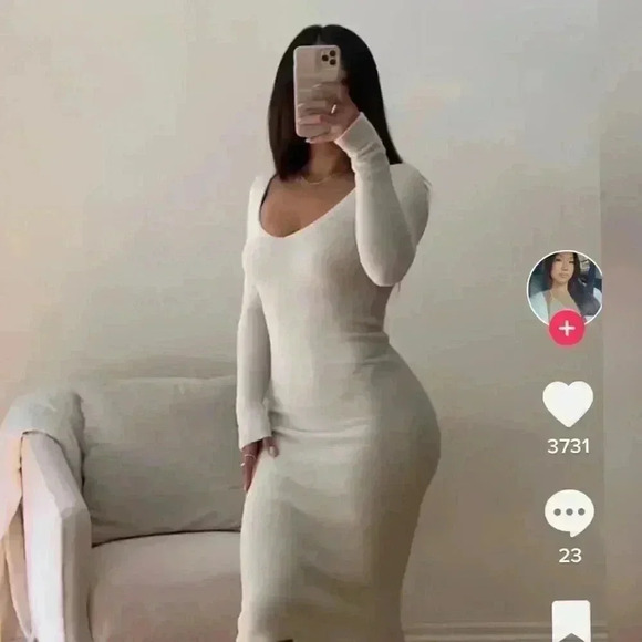 Aritzia Wilfred Free
Hush Knit V-Neck Dress LIKE NEW - Picture 7 of 9